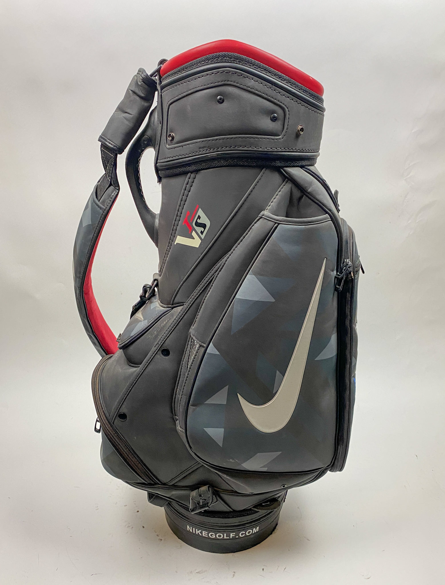 Ecologie Assert Transistor Used Gray/Red Nike VRS Golf Staff Bag with Strap Embroidered Phillip Reedy  · SwingPoint Golf®
